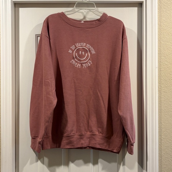 Love In Faith Tops - Love in Faith Mauve Smiley Graphic Sweatshirt size L new
